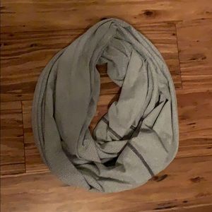 Lucy Infinity Scarf